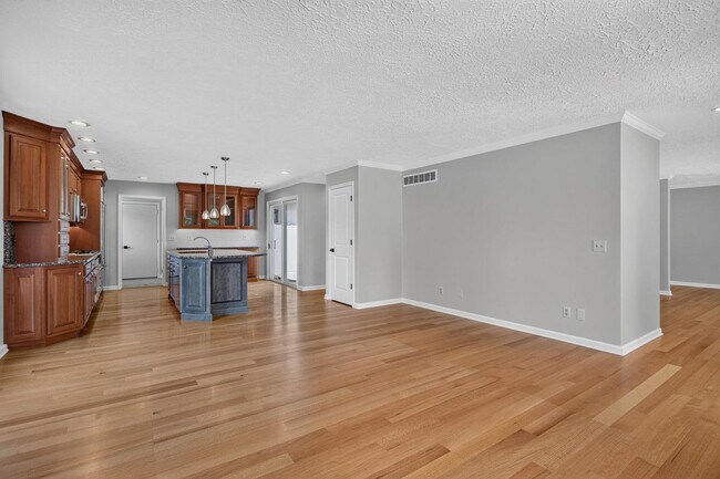 Building Photo - 4817 Torrey Pines Ct