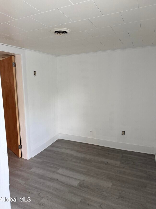 Building Photo - 499 6th Ave