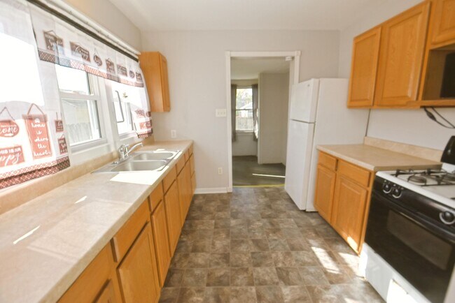 Building Photo - Mishawaka IN 2 Bedroom Home