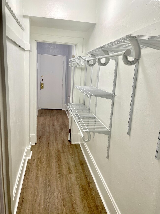 101 SC HALL CLOSET PIC 2 - Scandia Mignon