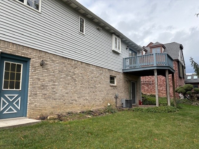 Building Photo - 945 1/2 Broglie Dr