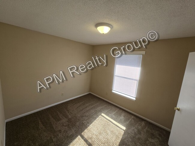 Building Photo - Upstairs two-bedroom apartment. 50% off first month's rent!