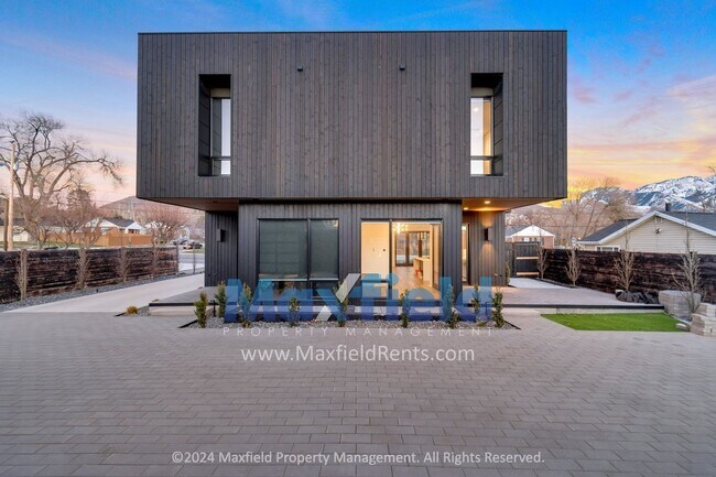 Building Photo - Pet Friendly Modern Luxury 2 BD 3BA SUGARH...