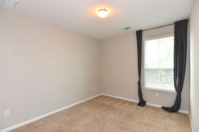 Building Photo - 13400 Briarwick Dr