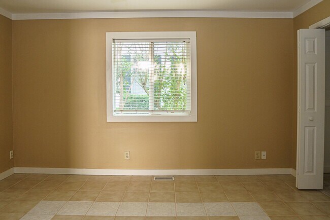 Building Photo - Three Bedroom Home in the Heart of Port Royal