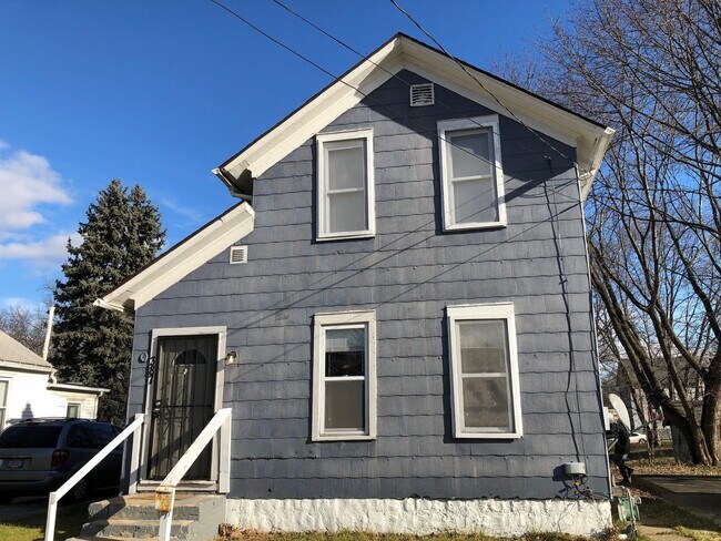 Primary Photo - 387 Cleveland St