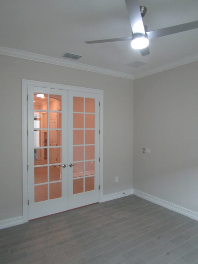 Building Photo - 608 Maraviya Blvd