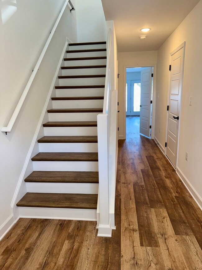 Building Photo - Like New Townhouse for Rent in Congers Creek