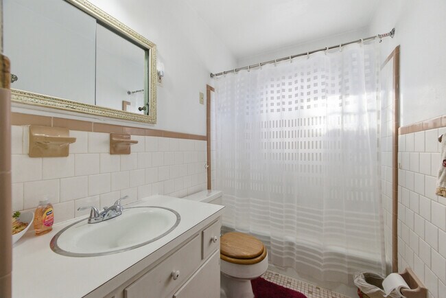 Building Photo - 205 Orkney Pl