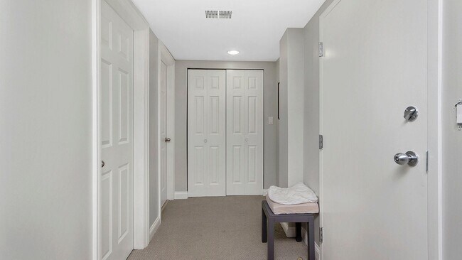 Building Photo - 4938 S Drexel Blvd