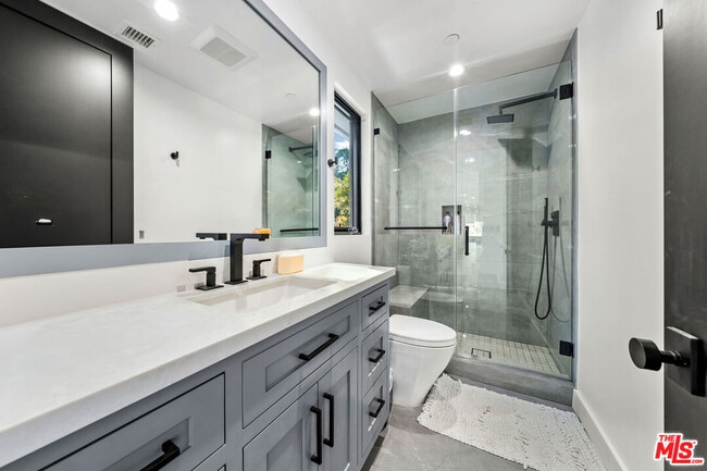 Building Photo - 3140 Coldwater Canyon Ave