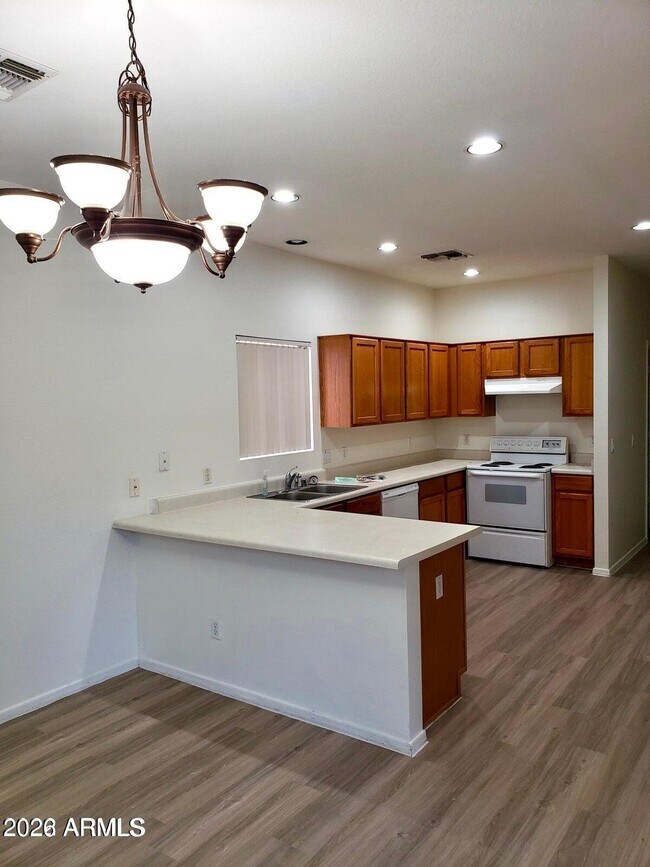 Building Photo - 1750 W Union Hills Dr