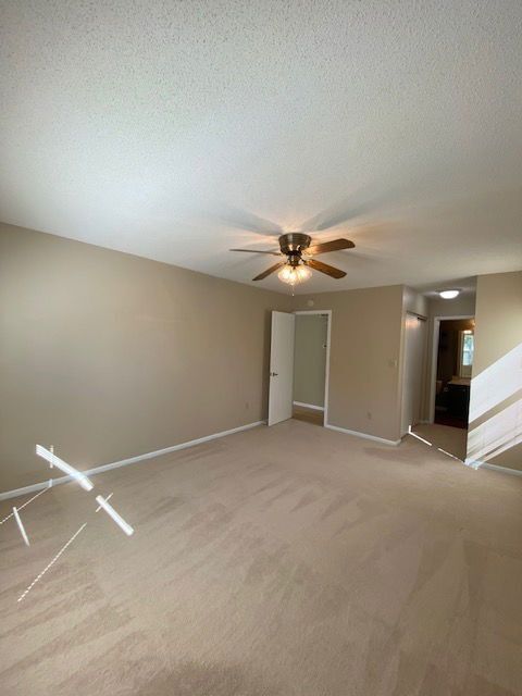 Building Photo - 713 Country Oaks Ln