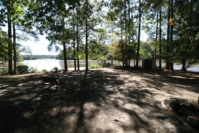 Building Photo - LAKE SHORES