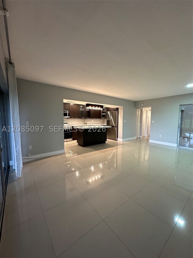 Building Photo - 14357 Kendale Lakes Dr