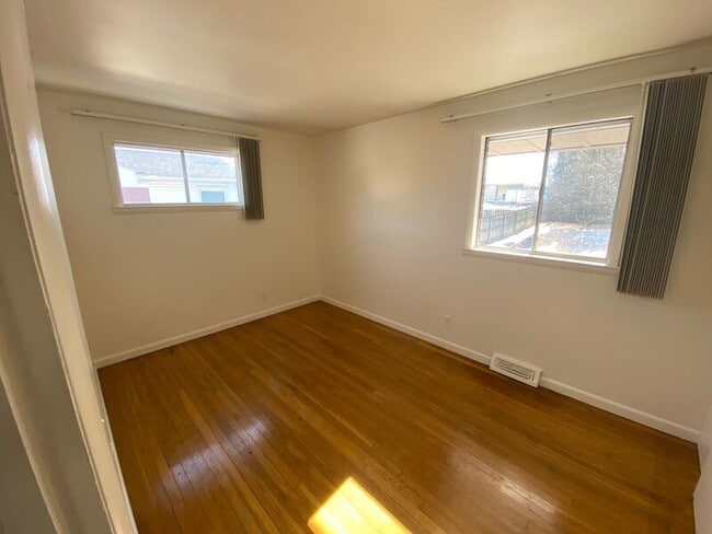Building Photo - 2902 Armen Ave
