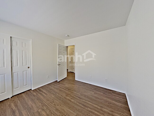 Building Photo - 10525 W Hughes Dr