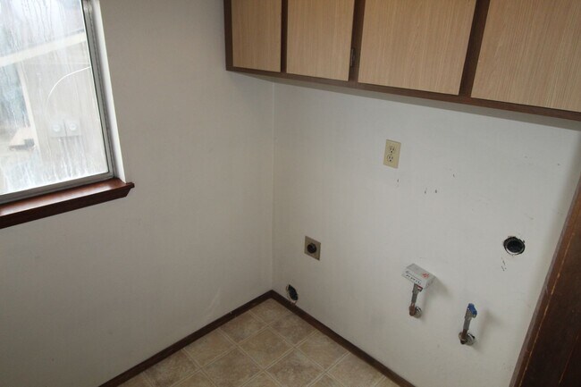 Building Photo - 6806 N Hamilton St