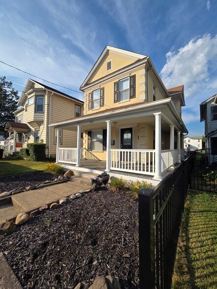 Building Photo - 411 Bennett St