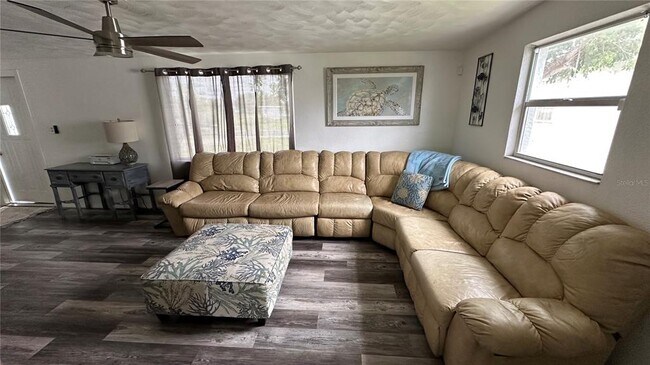 Building Photo - 526 Alta Vista