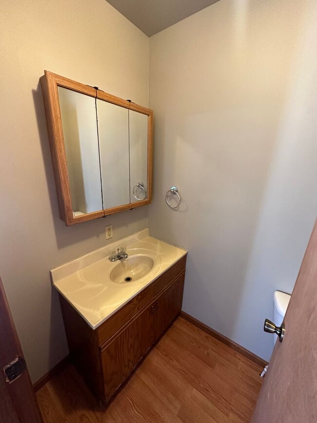 Building Photo - 3 bed 1.5 bath