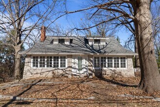 Building Photo - Charming 2+ Bedroom in Shrewsbury – Walkable Neighborhood & Pet-Friendly!