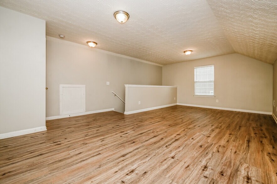 Building Photo - 10 Belmont Park Ln