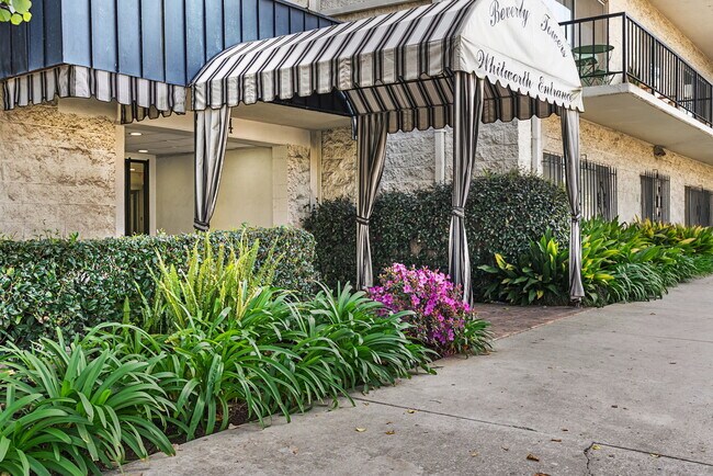 Building Photo - 1115 S Elm Dr