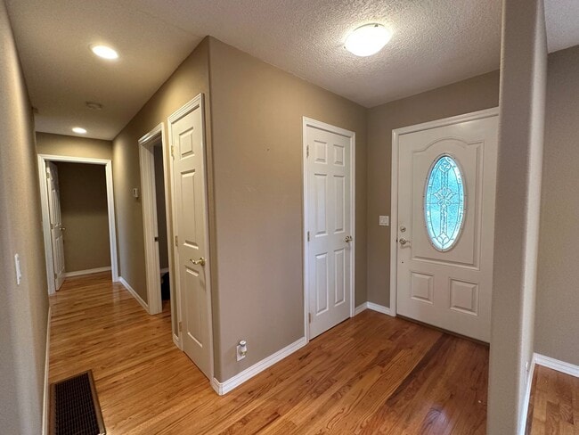 Building Photo - Perfect 4 Bed 2 Bath w/ Finished Basement ...