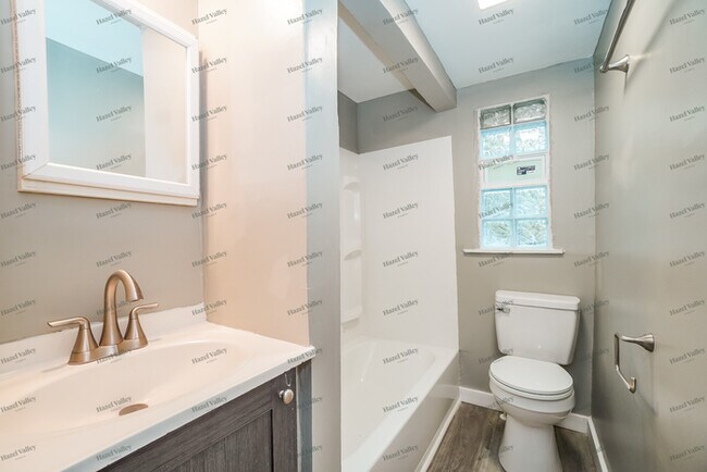 Building Photo - 1357 E Weber Rd