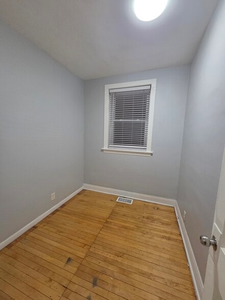 Building Photo - 1915 Harvey Ave