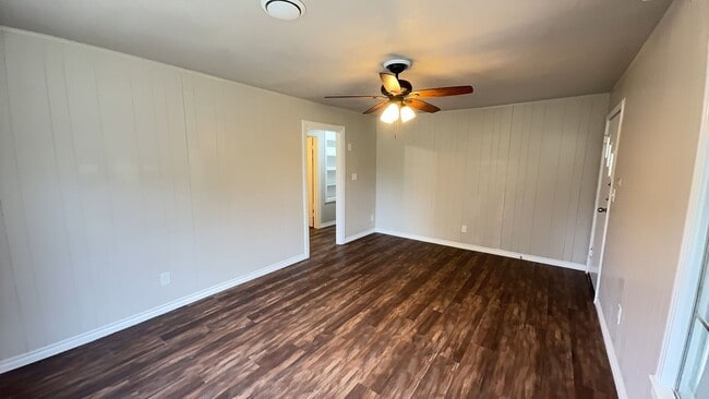 Building Photo - Updated 3-bedroom house with HUGE YARD!! $500 off 1st Month’s Rent!!