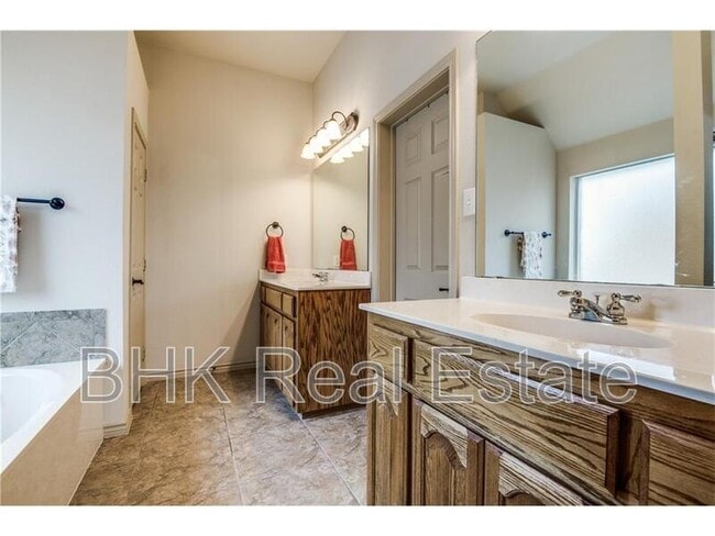Building Photo - 11861 Tyler Dr