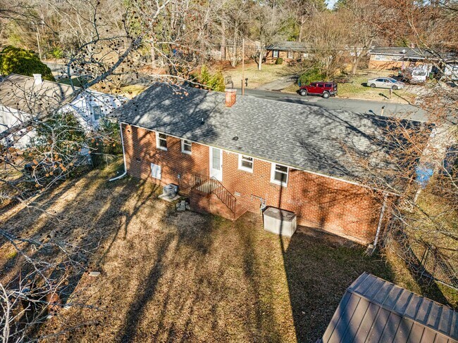 Building Photo - 2910 Kanewood Dr