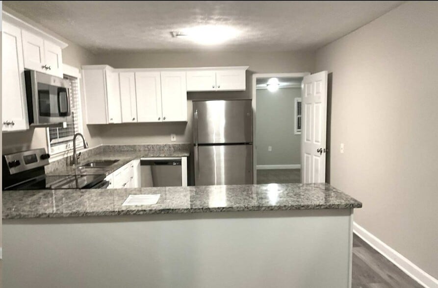 Building Photo - 1972 Glendale Dr