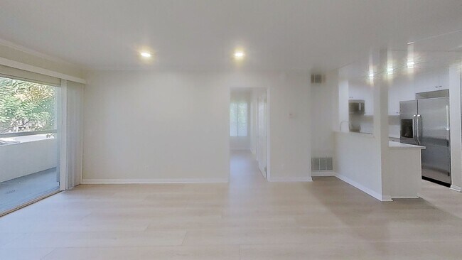 Building Photo - 5545 Canoga Ave