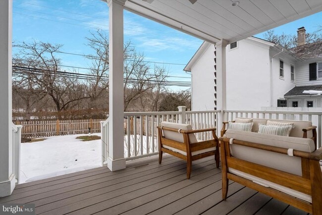 Building Photo - 3741 River Rd