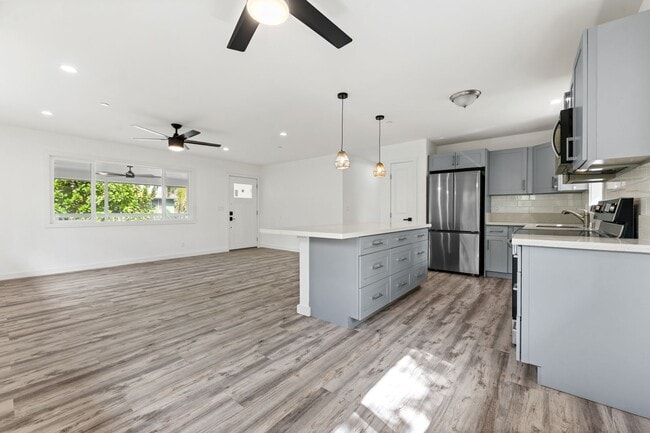 Building Photo - BK-1523