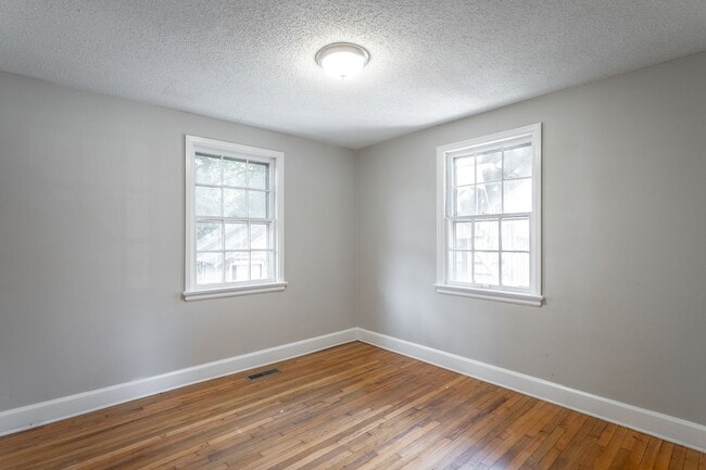 Building Photo - 3 Bedroom House in East Ridge!