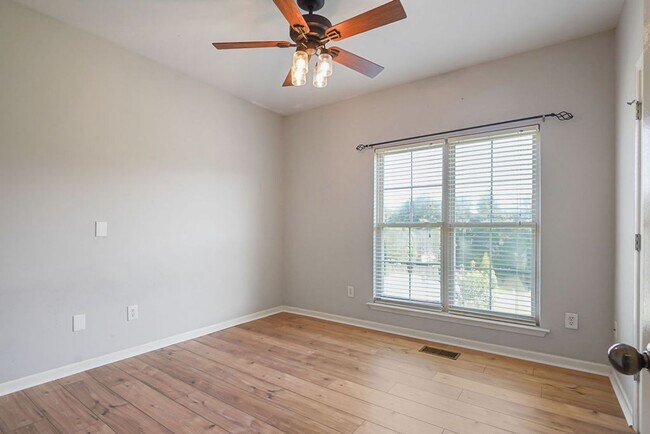 Building Photo - 3153 Cahaba Park Dr