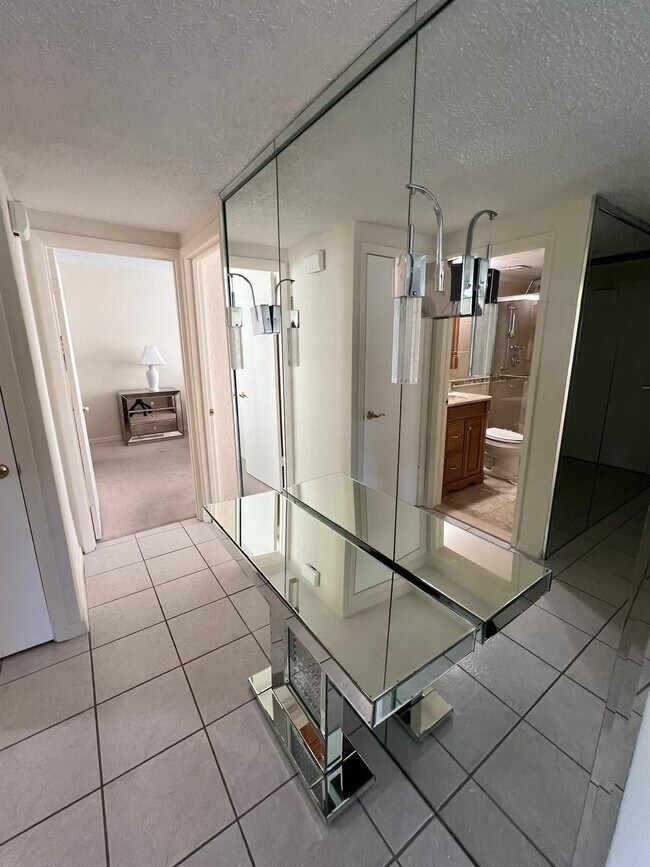 Building Photo - 3800 Galt Ocean Dr