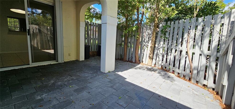 Building Photo - 1464 Springside Dr