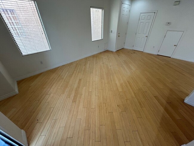Building Photo - SOUTHWEST LAS VEGAS PROEPRTY WITH 3 BED, 3...