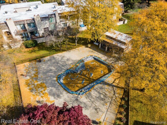Building Photo - 1237 Oakwood Ct