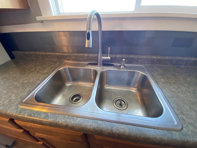 kitchen sink - 1221 Fulton St