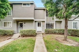 Building Photo - 16 Fox Hollow