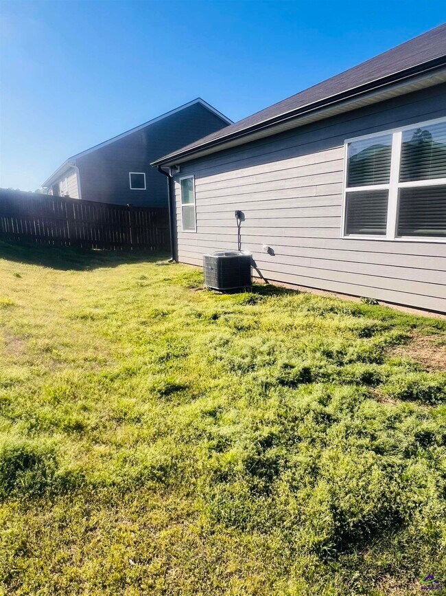 Building Photo - 118 Alton Tucker Sr. Boulevard