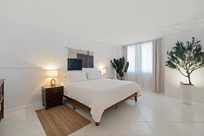 Building Photo - 2301 Collins Ave