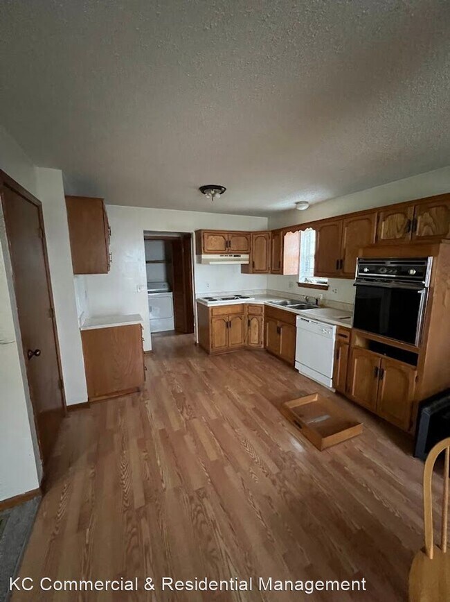 3 br, 1.5 bath House 11031 N Oak Trfy 11031 N Oak Trafficway Kansas City MO 64155