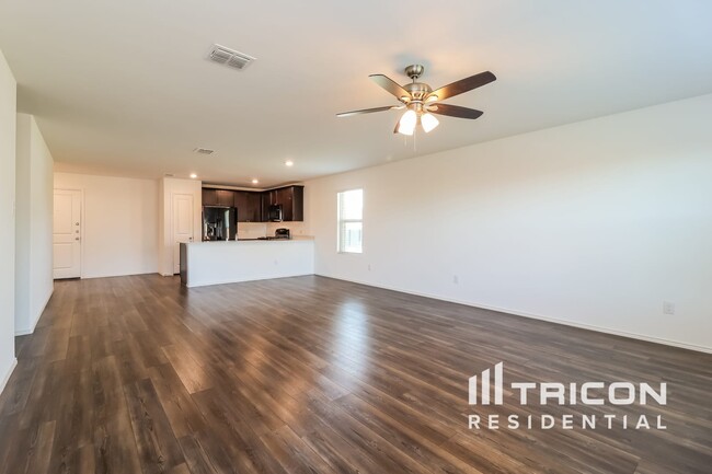 Building Photo - 1008 Lady Bird St